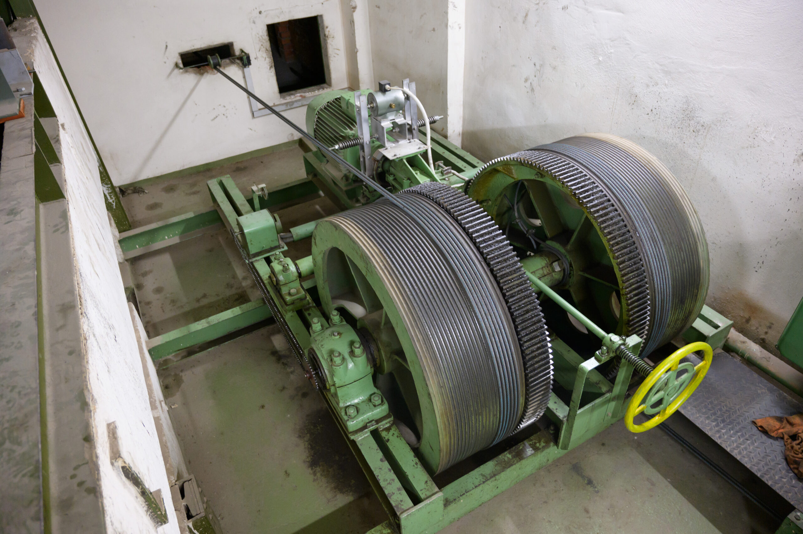 Antrieb des Prospektaufzugs Baujahr 1975