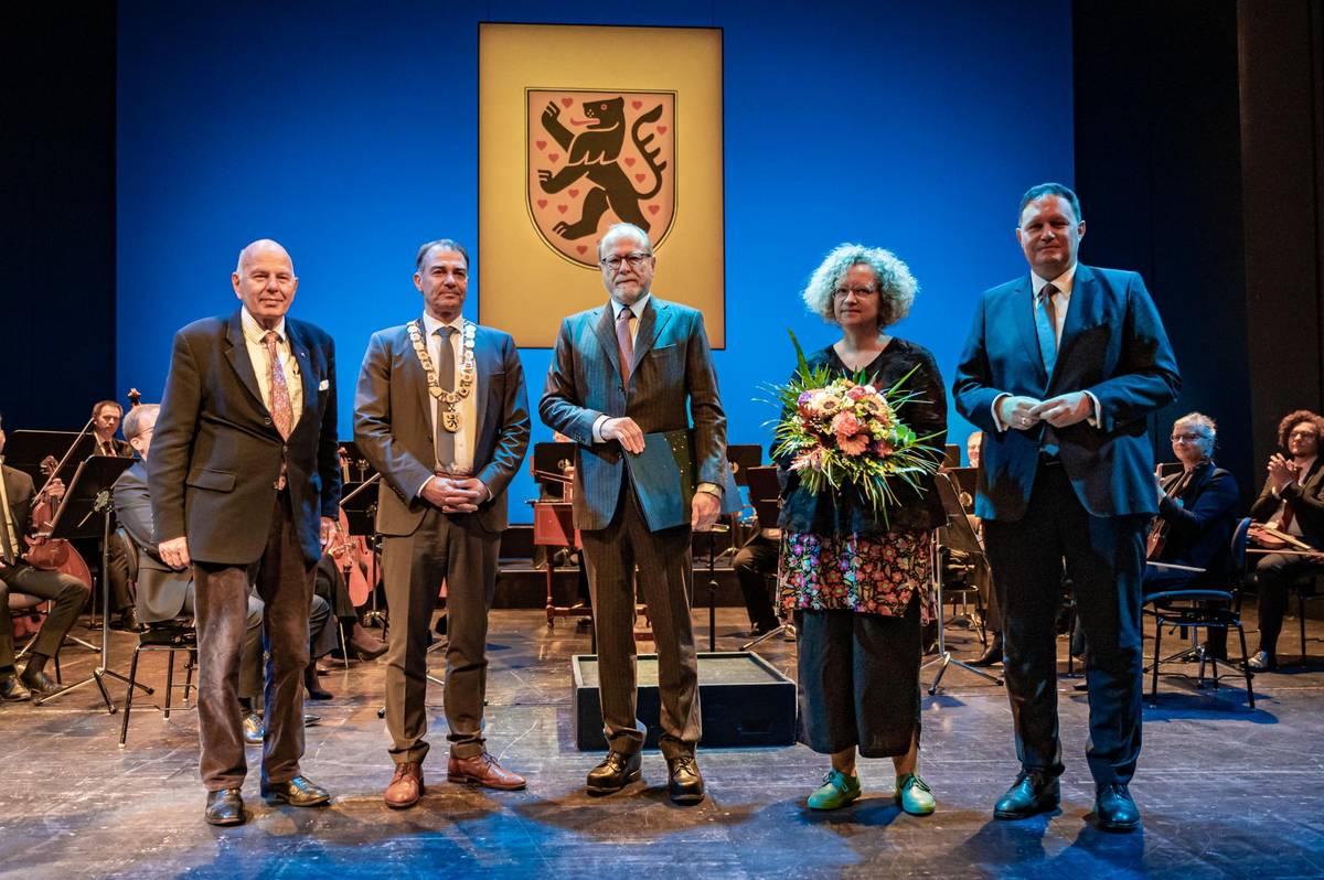 V.l.n.r.: Prof. Dr. Christoph Stölzl (Vorsitzender der Weimar-Preis-Jury), Peter Kleine (Oberbürgermeister der Stadt Weimar), Prof. Dr. Jan Philipp Reemtsma, Bärbel Fiedler (Vorsitzende des Weimarer Stadtrates), Dr. Carsten Brosda (Senator der Behörde für Kultur und Medien der Freien und Hansestadt Hamburg)