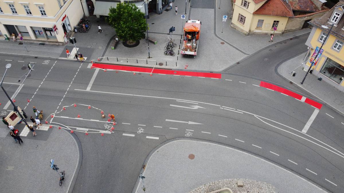 Bereits im Sommer wurden u.a. am Wielandplatz Rotmarkierungen aufgebracht