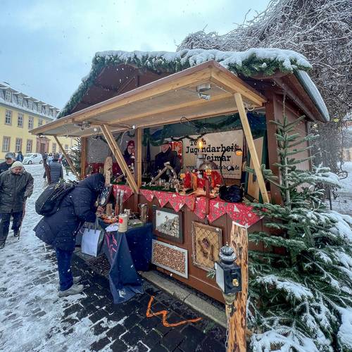 In der Hütte auf dem Frauenplan gibt es ein wechselndes Angebot von verschiedenen Anbietern.