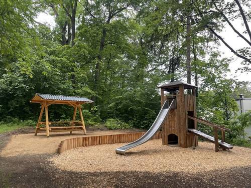 Überdachter Picknickplatz im Hasenwäldchen