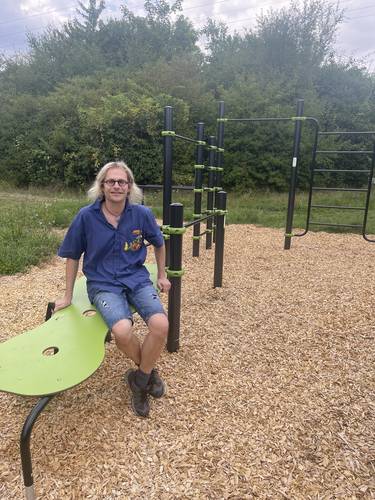 Ortsteilbürgermeister Olaf Merzenich auf der neuen Anlage