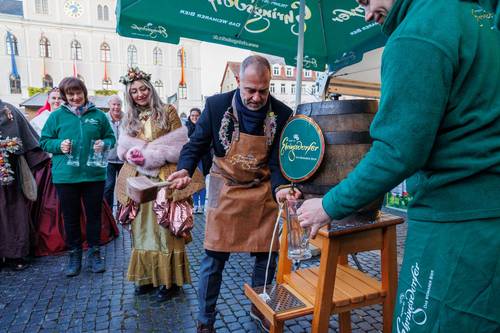 Fassbieranstich auf dem Marktplatz am Samstagmorgen