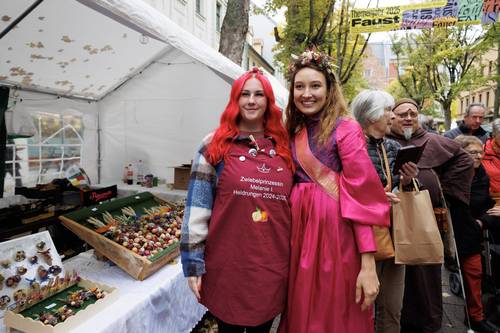 Zwiebelprinzessin Melanie aus Heldrungen und Zwiebelmarktkönigin Johanna