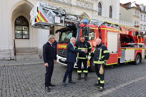 NeuNeue Drehleiter für das Amt für Brand- und Katastrophenschutze Drehleiter für das Amt für Brand- und Katastrophenschutz