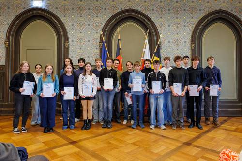 Die Preisträgerinnen und Preisträger der zweiten Stufe der Physikolympiade