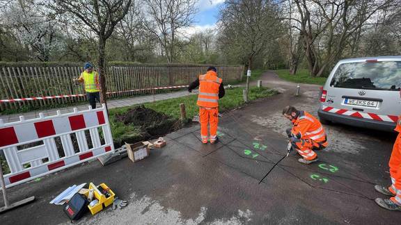 Die Dauerzählstelle wurde vom Land Thüringen und der AG Fahrradfreundliche Kommune Thüringen gefördert und vom Kommunalservice Weimar eingebaut.