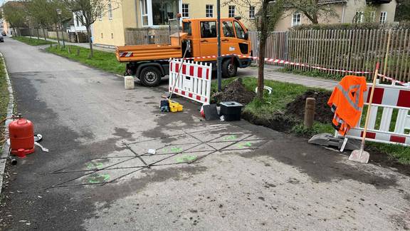 Die Dauerzählstelle wurde vom Land Thüringen und der AG Fahrradfreundliche Kommune Thüringen gefördert und vom Kommunalservice Weimar eingebaut.