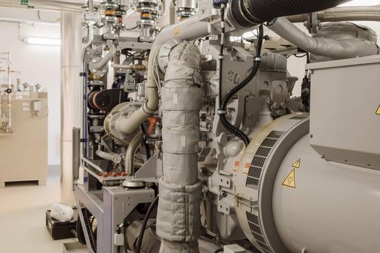 Die erzeugte Leistung des neuen dritten BHKW liegt künftig bei 250 Kilowatt elektrischer und 240 Kilowatt thermischer Energie.