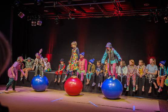 Kinderzwiebelmarkt, u.a. mit Zirkus Tasifan im mon ami