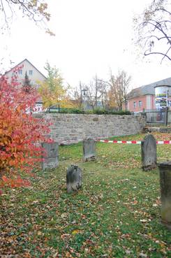 Jüdischer Friedhof: Grenz- und Stützmauer instandgesetzt