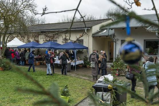 Trotz des schlechten Wetters war das kleine Fest mit ca. 300 Gästen gut besucht.