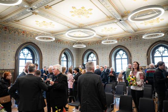Viele Bürgerinnen und Bürger, Stadträte und Medienvertreter wohnten der Zeremonie bei.