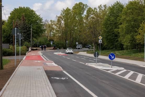 Die Maßnahme umfasste neben dem Bau des Rad-/Gehwegs die Umgestaltung des Knotens Marcel-Paul-Straße / An der Klinge in Weimar-Nord, um zukünftig eine gesicherte Verkehrsführung für alle Verkehrsteilnehmer zu gewährleisten.