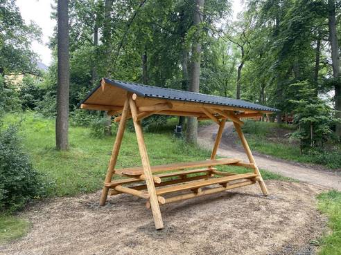 Überdachter Picknickplatz im Hasenwäldchen