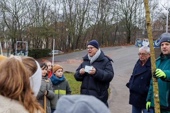 Bürgermeister Ralf Kirsten gab über die Willkommensbäumchen Auskunft.
