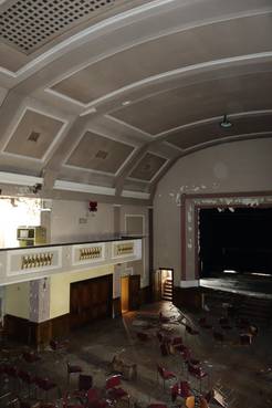 Blick in den Veranstaltungssaal mit Blick auf die Emporen, 2021