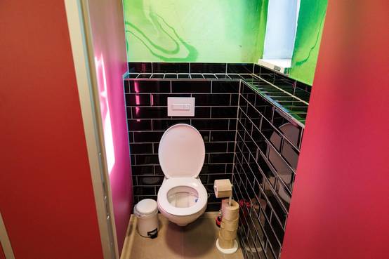 In Zeiten knapper Mittel wurde man sich mit dem Leiter des Jugendclubs schnell über den Entwurf einig (genderneutrale Unisex-Anlage).