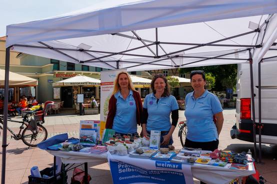 An verschiedenen Infoständen stellten die Mitarbeitenden ihre Aufgaben und Angebote vor.