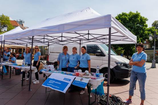 An verschiedenen Infoständen stellten die Mitarbeitenden ihre Aufgaben und Angebote vor.