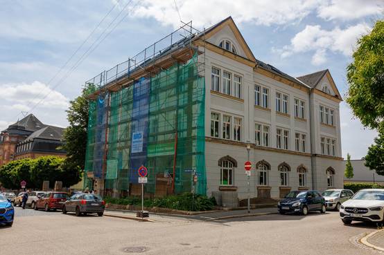 Stadt und Land unterstützen die Other Music Academy bei der Sanierung des Gebäudes in der Ernst-Kohl-Straße. Die Finanzierung erfolgt hierbei durch öffentliche Mittel.