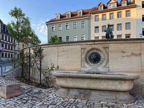 Bepflanzung der Brunnenmauer am Wielandplatz