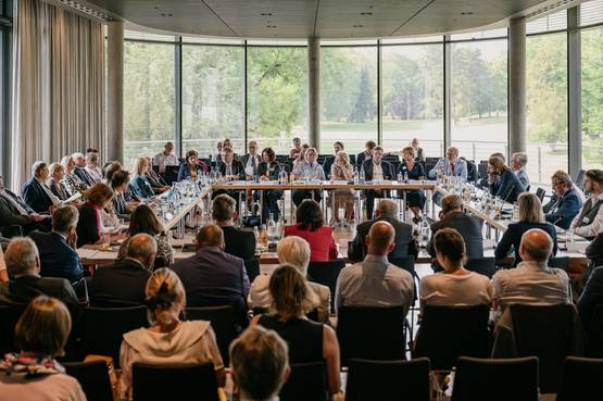 Die Verleihung fand im Rahmen des Jubiläumskongresses „30 Jahre Weimarer Dreieck e.V.“ am 27. August 2025 in Weimar statt.