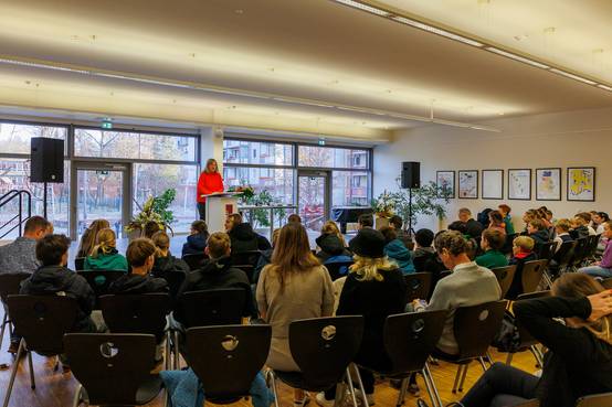 Schulleiterin Anne Mohr eröffnete die Zeremonie.