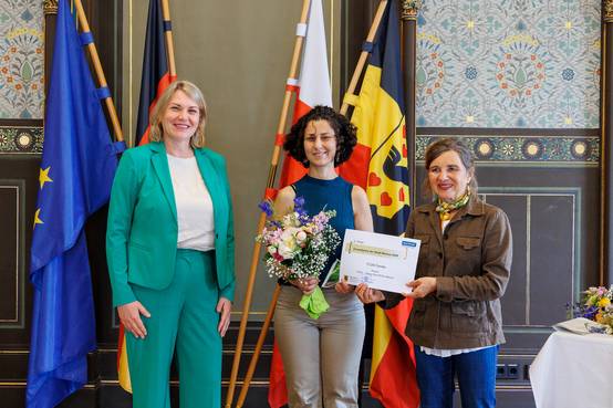 Den 3. Preis erhielt Frau Hind Rizq mit Familie für das Projekt TCO2N – Taking care of our nature.