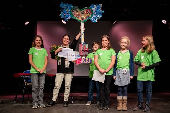 Romy Gaida erhält von der Kinderjury den Preis 2023