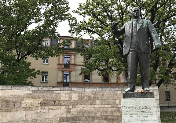 Ernst-Thälmann-Denkmal auf dem Buchenwaldplatz