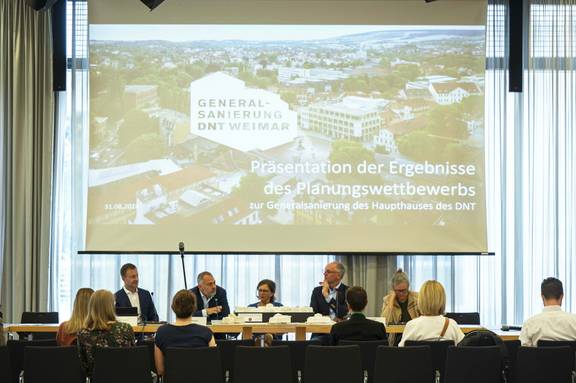 Präsentation der Ergebnisse des Planungswettbewerbs zur Generalsanierung des DNT Weimar am 31.08.2024. ©Foto: Maik Schuck Präsentation der Ergebnisse des Planungswettbewerbs zur Generalsanierung des DNT Weimar am 31.08.2024.