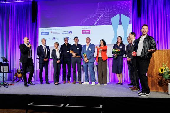 Für erfolgreiche unternehmerische Tätigkeit wurden die Unternehmen MKP GmbH aus Weimar und die EuroLam GmbH aus Wiegendorf mit dem Weimarer Wirtschaftspreis 2026 ausgezeichnet.