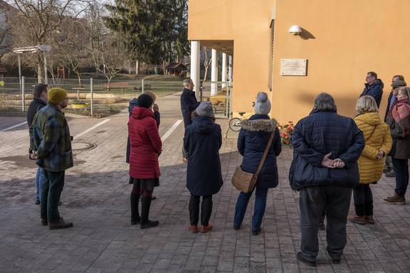 Gendenkveranstaltung vor der Kita Hufeland