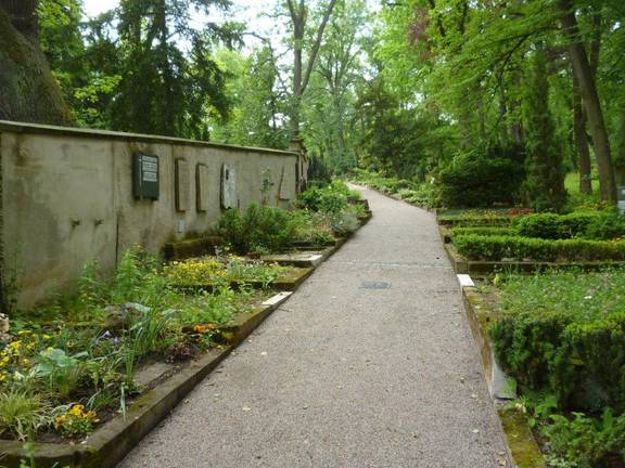 Wegesanierung Hauptfriedhof Weimar: Arbeiten im 3. Bauabschnitt abgeschlossen