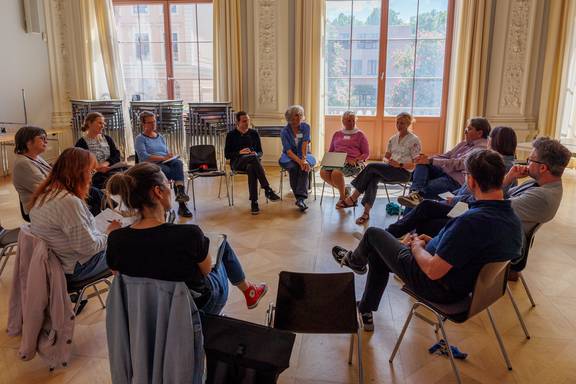 Pressegespräch in der Aula der Jenaplanschule