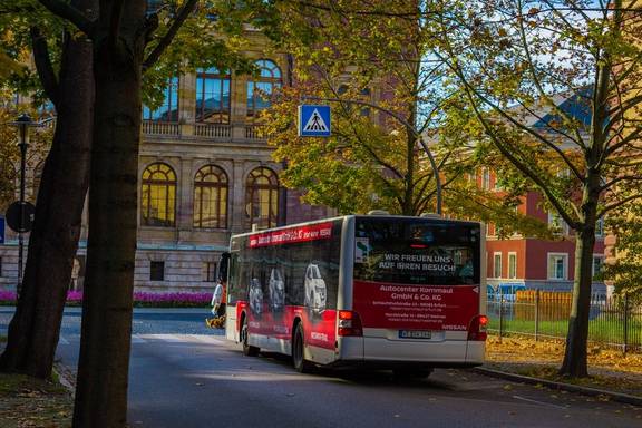 Ein Bus auf der Carl-August-Allee, Symbolbild.