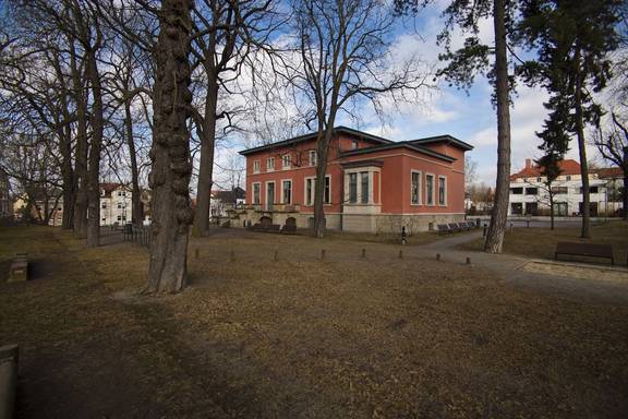 Die Medienrat-Geschäftsstelle wird künftig in der Weimarer Medienvilla ihren Sitz haben.