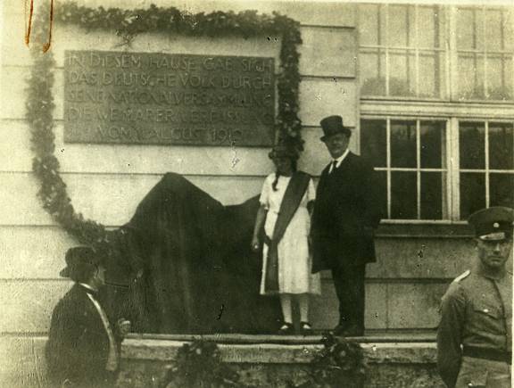 Einweihung der Gedenktafel zur Nationalversammlung 1922