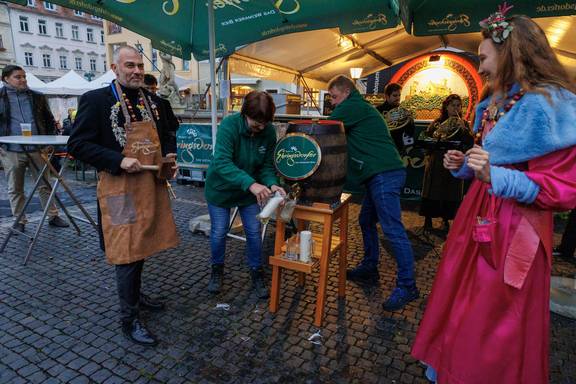 Fassbieranstich zum Zwiebelmarkt 2025, Symbolbild
