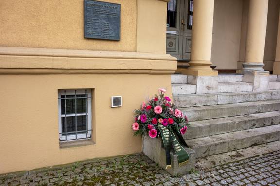 Ort ist das ehemalige Ghettohaus in der Belvederer Allee 6 , Archivbild.