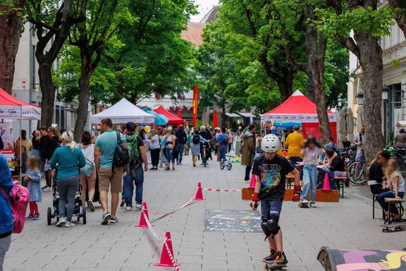 Kindertag auf der Schillerstraße, Archivbild. ©Stadt Weimar Kindertag auf der Schillerstraße, Archivbild.