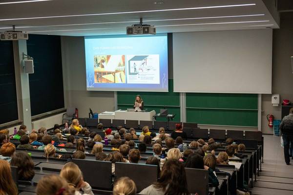 csm Kinderuni Hologramme 04687 cd844021c1 &copy; Maik Schuck