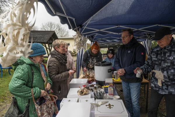 Trotz des schlechten Wetters war das kleine Fest mit ca. 300 Gästen gut besucht.