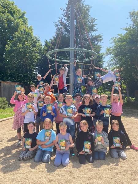 Die Schülerinnen und Schüler der Parkschule in Weimar-Ehringsdorf freuen sich darauf, auch im nächsten Jahr mit Kiki Karotte aus dem Möhrchenheft eine tägliche Hausaufgabenbegleiterin zu haben.