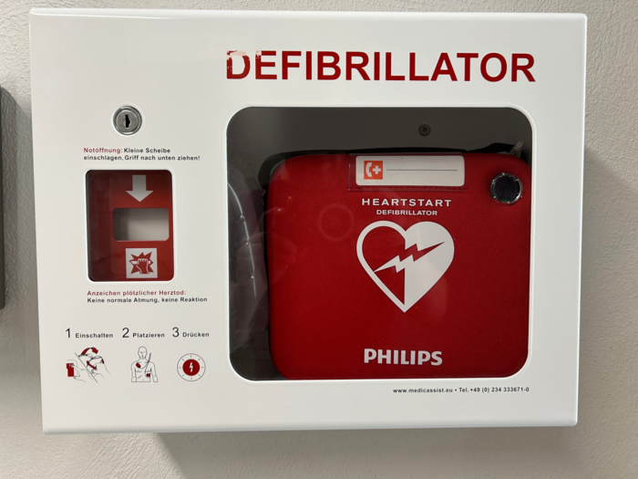 Defibrillator