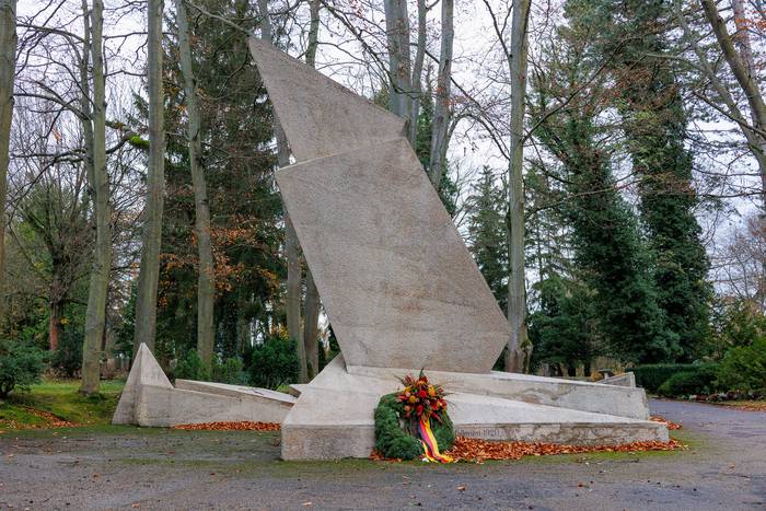 Denkmal für die Märzgefallenen auf dem Hauptfriedhof Weimar