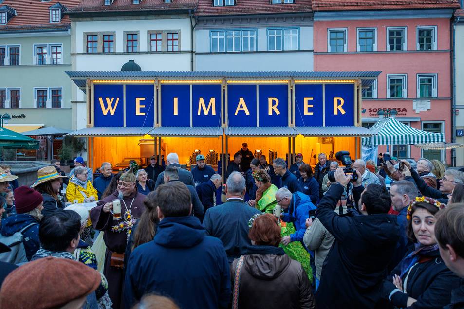 Fassbieranstich auf dem Marktplatz ©Stadt Weimar Fassbieranstich auf dem Marktplatz