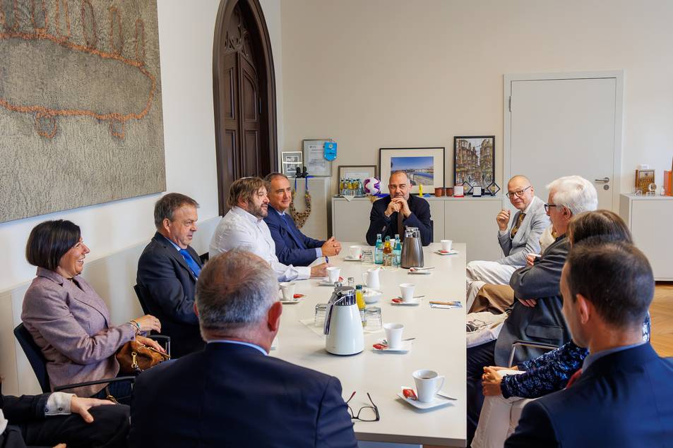 Austausch mit der italienischen Delegation im Büro des Oberbürgermeisters. ©Stadt Weimar Austausch mit der italienischen Delegation im Büro des Oberbürgermeisters.