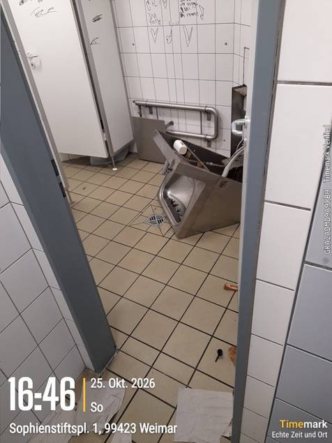Ausschnitt der Schäden am Busbahnhof